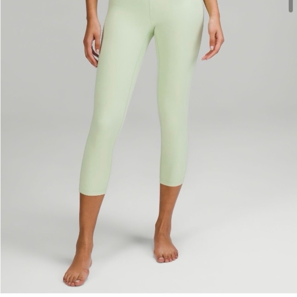 LULULEMON Wunder Under High-Rise Crop 21" *Full-
On Luxtreme